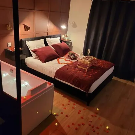 Nuit D'Evasion Love Room Avec Baignoire Balneotherapie Toulon Exterior photo