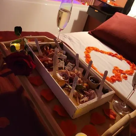 Nuit D'Evasion Love Room Avec Baignoire Balneotherapie Toulon Exterior photo