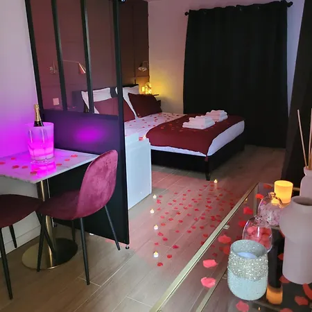 Nuit D'Evasion Love Room Avec Baignoire Balneotherapie Toulon Exterior photo