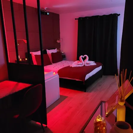 Nuit D'Evasion Love Room Avec Baignoire Balneotherapie Toulon Exterior photo